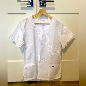 💥💥 bundle of 2 💥🥰 white scrub tops